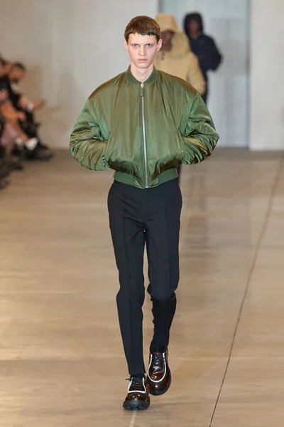 Look 24